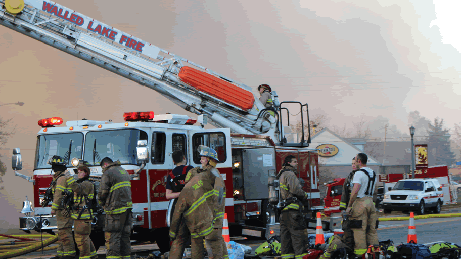 2walledlakefire.gif